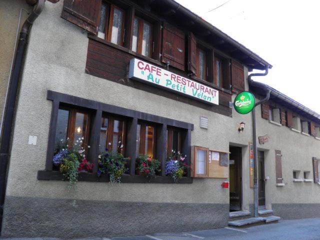 Hostel Petit Velan - Coworking & Coliving Bourg-Saint-Pierre Exterior foto