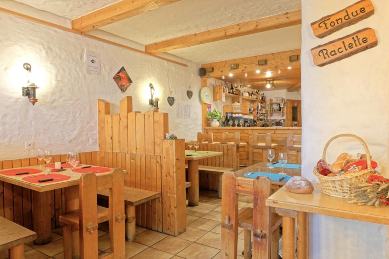Hostel Petit Velan - Coworking & Coliving Bourg-Saint-Pierre Exterior foto