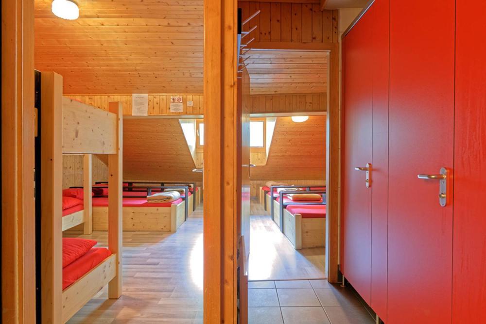 Hostel Petit Velan - Coworking & Coliving Bourg-Saint-Pierre Exterior foto