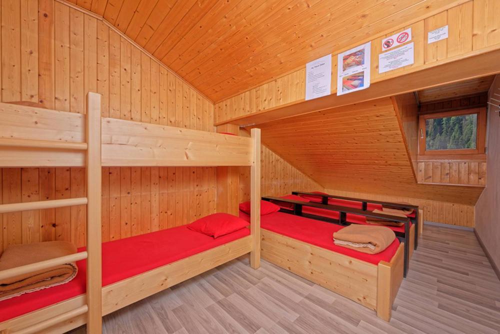 Hostel Petit Velan - Coworking & Coliving Bourg-Saint-Pierre Exterior foto
