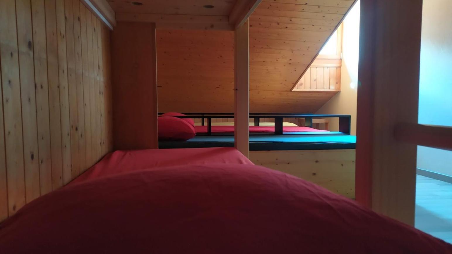 Hostel Petit Velan - Coworking & Coliving Bourg-Saint-Pierre Exterior foto
