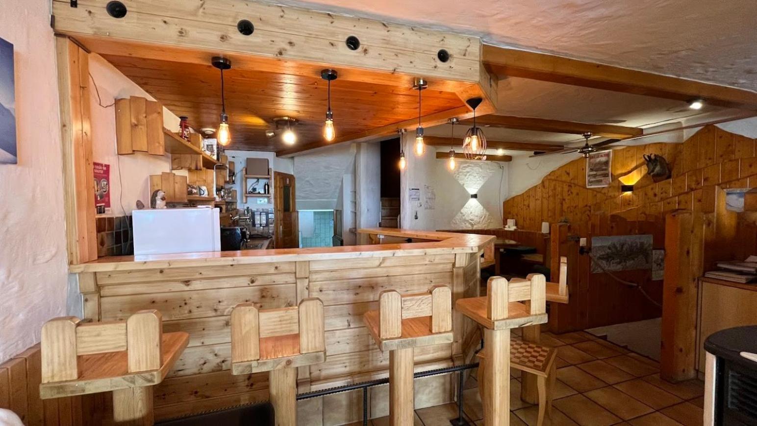 Hostel Petit Velan - Coworking & Coliving Bourg-Saint-Pierre Exterior foto