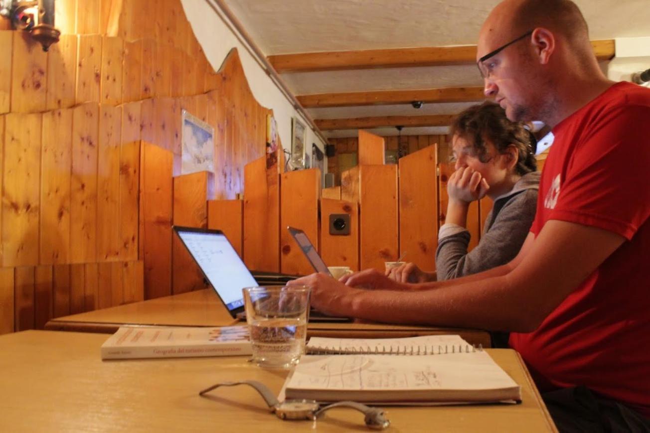 Hostel Petit Velan - Coworking & Coliving Bourg-Saint-Pierre Exterior foto