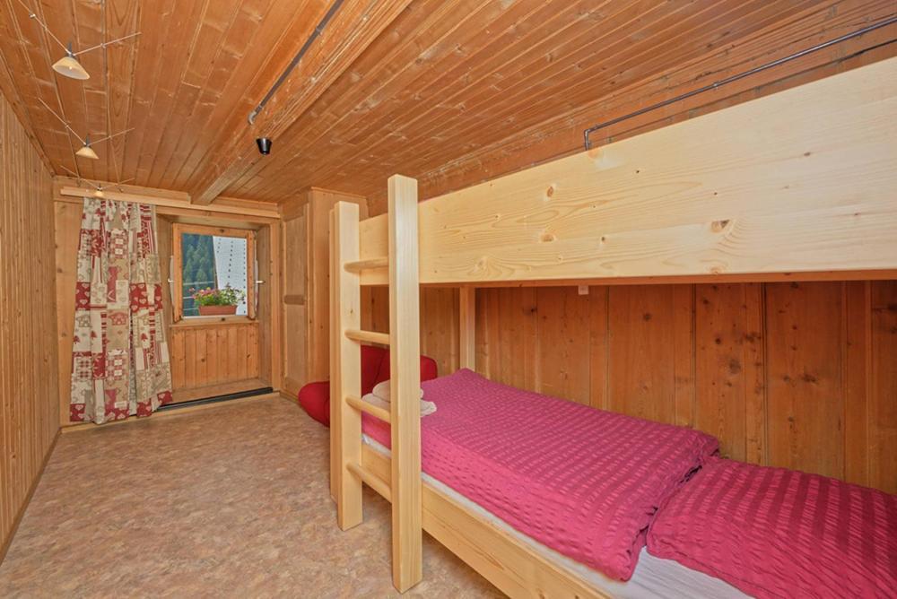 Hostel Petit Velan - Coworking & Coliving Bourg-Saint-Pierre Exterior foto